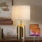 GyroVu Moderne Nachttischlampe mit USB-Port & Touch-Control & 3-Stufen Dimmbar, Stoffschirm & Goldfarbener Fuß für Schlafzimmer, Wohnzimmer und Home Office