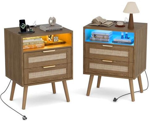 BonVache Rattan Nachttisch 2er Set, Farblich Einstellbares Licht, integrierter Steckdose und USB-A & C Anschlüssen, Offenem Fach und 2 Schubladen im Korbgeflecht-Stil, Massivholzfüßen, Braun