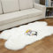 Tomifine Lammfell Schaffell Teppich Faux Fell Teppich Flauschig Kunstfell Teppiche Dekofell Unregelmäßig Bettvorleger Weiche Bodenmatte Sofa Matte (40 x 60 cm,Weiß b)