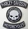 Generico, Set mit 3 großen silberfarbenen Aufnähern in Bogenform mit den Schriftzügen Harley Davidson + Motorcycles + 1 Totenkopf