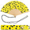 Fisura – Abanico original con estampado de lunares. Abanico de madera moderno y colorido. Abanico con cuelga abanico. Abanico amarillo y negro. Medidas: 42,5 x 23 cm.