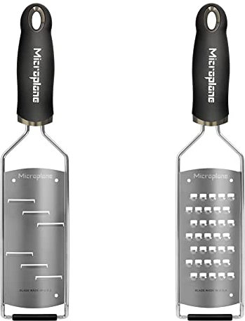 Microplane Große Raspel Küchenreibe für Hartkäse, Schokolade und Trüffel in Schwarz mit Edelstahlklingen - Made in USA & Küchenreibe Sehr Grob für Kartoffel, Zucchini, Karotte, Apfel, Kohl und Käse