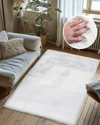 Qiyano Hochflor Teppich Creme-beige für Wohnzimmer aus Kunstfell weich Flauschteppich Fellimitat Flauschiger Soft Shaggy Kuschel Teppich, Fellteppich (Imitat), Farbe: Weiß, Größe: 180 x 280 cm