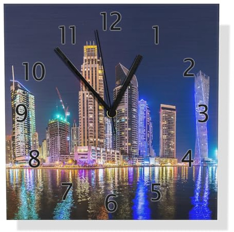 Wallario Design Wanduhr Skyline am nächtlichen Hafen aus Aluverbund, Alu-Uhr Größe 30 x 30 cm, Schwarze Zeiger mit Metalloptik