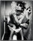 Wallario Wandbild - Kloparty - Sexy Frau auf Toilette mit Zigarette und Schnaps in Premiumqualität, Poster mit schwarzem Rahmen, Größe: 40 x 50 cm