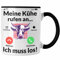 Trendation - Meine Kühe Rufen An Tasse Geschenk Landwirt Bauer Geschenkidee Landwirtin Kuh Grafik (Schwarz)