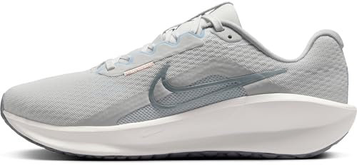 NIKE Downshifter 13, Sneaker Mujer, Photon Dust Mtlc Pewter Lt Smoke Grey, 38.5 EU