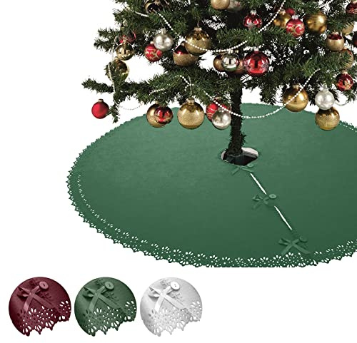 wometo Weihnachtsbaumdecke Ø120 cm grün Oeko-TEX mit Satinbändern & Knöpfen | Christbaumdecke / Baumunterlage aus Fleece - Landhaus-Muster, gestanzter Rand