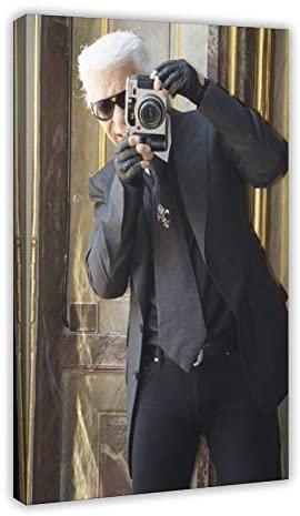SORECI Fashion Guru Karl Lagerfeld Karl Lagerfeld Mit Fotoapparat Leinwand Poster Wandkunst Dekor Druck Bild Gemälde für Wohnzimmer Schlafzimmer Dekoration Rahmenstil 60 x 90 cm