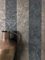 NEWROOM Tapete Schwarz Vliestapete Streifen - Streifentapete Modern Braun Grau Linien Metallic Landhaus Glänzend inkl. Tapezier-Ratgeber