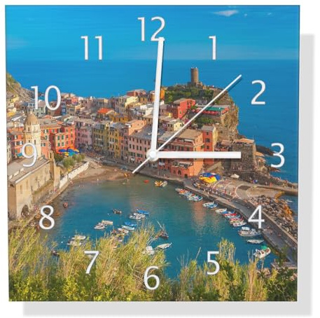 Wallario Design Wanduhr Farbenfrohes Küstendorf am Mittelmeer aus Aluverbund, Alu-Uhr Größe 30 x 30 cm, weiße Zeiger mit Metalloptik
