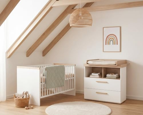 roba Babyzimmer Set „Jimmy“ - 2-teiliges Set mit Kombi-Kinderbett 70 × 140 cm & Wickelkommode - Mitwachsendes Babyzimmer im Skandi-Design - Weiß/Eiche