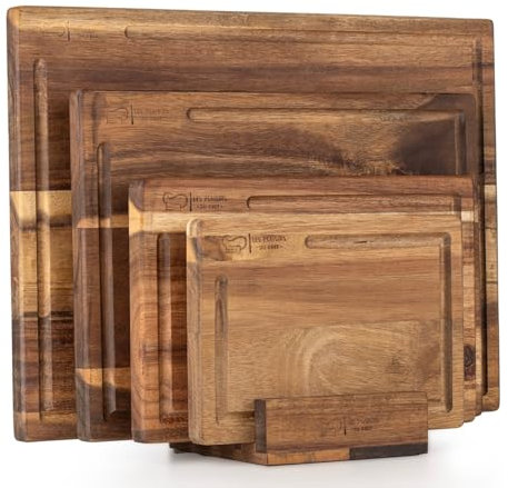 Les Plaisirs du Chef – Ensemble de 4 Planches à Découper avec Support en Bois d'Acacia Solide et Premium (40x30-33x24-27,5x18-21,5x15 cm) - Planches en bois de 2 cm d'épaisseur avec rigole à jus