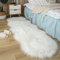 JXLOULAN Faux Lammfell Schaffell Teppich Weiß 80x180 cm, Weicher Flauschiger Teppich Wohnzimmer Deko, Longhair Fell Lammfellimitat Carpet für Stühle Sofa Schlafzimmer Kinderzimmer