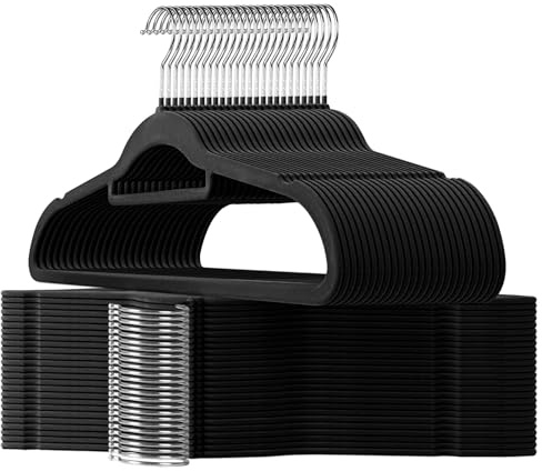 Truevaste 50er Set Samt-Kleiderbügel, Kleiderbügel rutschfeste mit Krawattenhalter, Schulter-Aussparungen & Metallhaken, 45 cm lang 0.6cm Schlank & Platzsparend für Anzüge Mäntel Blusen, Schwarz