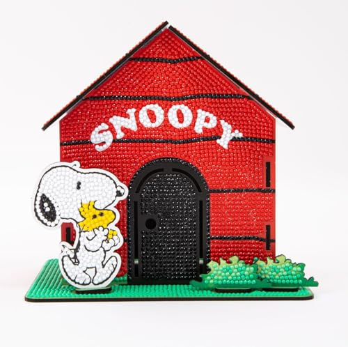 DIAMOND DOTZ 2594757 Snoopys Hundehütte, Original 5D Diamond Painting Set, 3D Deko Haus, DIY Diamant-Malerei mit Glitzersteinen, Dotting-Kit für Erwachsene und Jugendliche ab 14 Jahren
