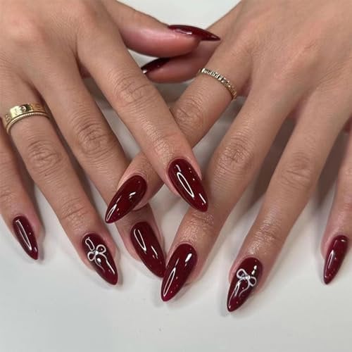 Kaiperala Lot de 24 faux ongles de longueur moyenne en forme d'amande, bourgogne, rouge cerise, nœud blanc, à coller sur les ongles, accessoires d'Halloween et de Noël pour femmes et filles