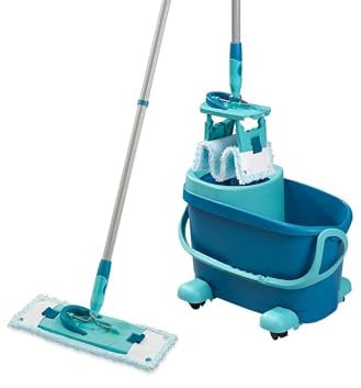Leifheit Set CLEAN Twist M Flachwischer Ergo 2.0 mit Rollen, Bodenwischer mit Supersoft Bezug für nebelfeuchte Reinigung auf Parkett, Laminat & Echtholz, Mop mit Click-System und Schleudertechnologie