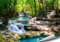 ARTBAY Tropischer Wasserfall im Wald - Poster XXL - 118,8 x 84 cm | Zauberhafter Wasserfall in einem von Sonne durchfluteten Wald, Thailand | Natur Poster | Premium Qualität