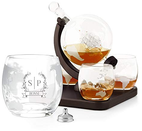 Maverton Decanter per Whisky in vetro, incisione personalizzata | Caraffa a forma di mappamondo da 850 ml + 4 Set bicchieri whisky, idea regalo per la coppia, alloro