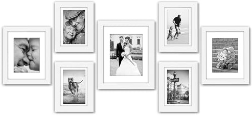 Americanflat Set Cornici Foto da Parete, 7 Pezzi, Bianco - Una Cornice da 28x36 cm, Due da 20x25 cm e Quattro Cornici 13x18 cm - Composizione Portafoto da Parete con Vetro Infrangibile