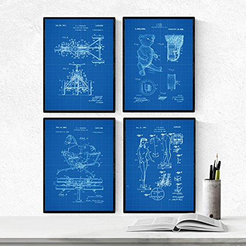 Nacnic Blau Kinderspielzeug Patent Poster 4-er Set. Vintage Stil Wanddekoration Abbildung von Puppen und Spielen. Verschiedene geometrische Alte Erfindungen Bilder ohne Rahmen. Größe A4.