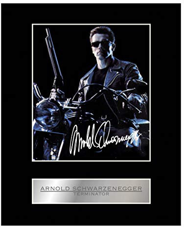 Foto mit Autogramm, Motiv: Arnold Schwarzenegger, im Passepartout