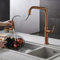 IMEX - Grifo de Cocina Extraible | Grifo Monomando Fregadero con Difusor | Griferia de Cocina con Mangera Flexible 360º | Serie Niza | Color Oro Rosa Cepillado