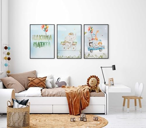 WANDKIND Kinderzimmer Poster Set Premium P754 / Hakuna Matata Party Babyzimmer Wandbild Wandbilder (A4 - Rahmen/Frame Weiß/White)