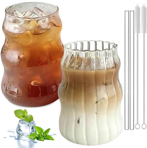 BAIFULAI Juego de 2 vasos acanalados, vasos de agua ondulados de 530 ml, uno tiene rayas y uno es liso, vasos de café helado con 2 pajitas y cepillo de paja, vasos para latte macchiato