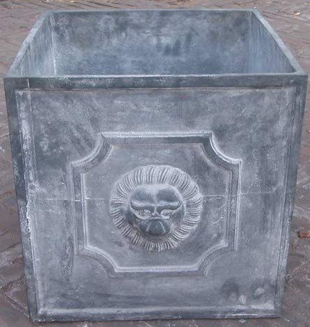 Macetero de Hierro Forjado Mod. Cuadrado 45. Disponible en Color Negro, zinq, Bronce y Blanco Oxidado. Medidas 45x45x45. Peso 76kg.