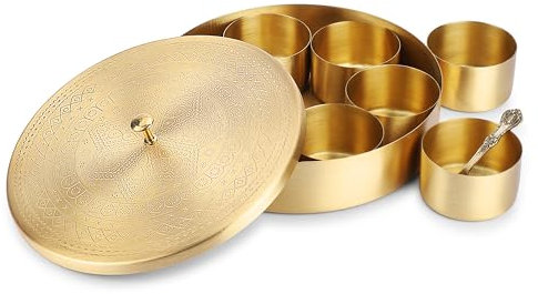 Ajuny Handgefertigte Runde Gewürzbox aus Messing – Gold mit Geprägtem Deckel im Mandala-Design – 7 Gewürzdosen und 1 Löffel – Dekorative Masala-Dabba Dose 20 cm Organizer