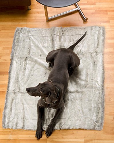 Wohnen & Accessoires GmbH & Co. KG Felldecke aus Webpelz als edle Hundedecke (Hundematte), kuschliges Hundebett aus Fellimitat in 3 Größen (Felldecke als Hundedecke Silberfuchs, Größe L (90x110cm))