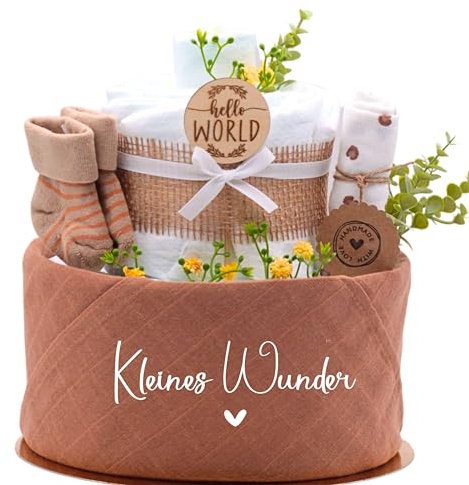Trend Mama® | Windeltorte Boho Style | Spruch wählbar | 27 Windeln (Gr.2), Musselintuch, Socken & Waschhandschuh |Geschenk Geburt (Design| Kleines Wunder)