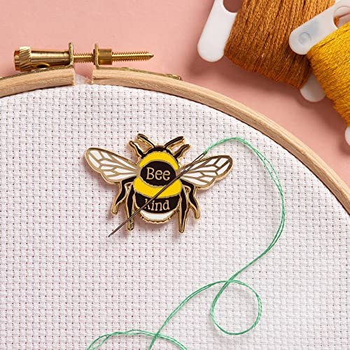 Caterpillar Cross Stitch Needle Minder - Bumblebee Kind für Kreuzstich, Nähen, Stickerei und Handarbeit, Zubehör, Emaille und Magnet
