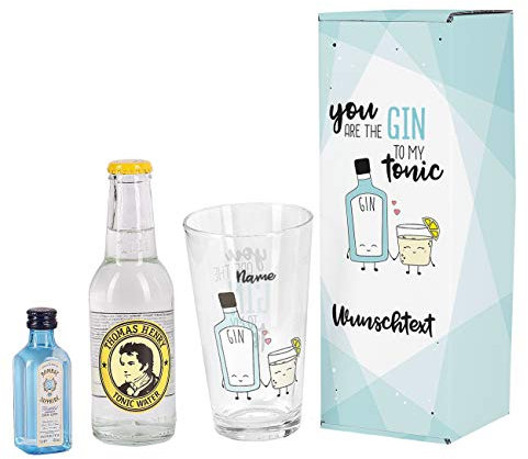 Herz & Heim® Gin Geschenkset - You are the Gin to my Tonic - mit Mini Bombay Sapphire, Thomas Henry Tonic, Longdrinkglas und schöner Verpackung mit Wunschnamen und Wunschtext
