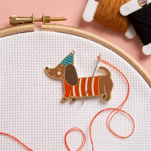 Needle Minder - Wursthund Dackel für Kreuzstich, Nähen, Sticken und Nadelarbeiten, Zubehör, Emaille und magnetisch