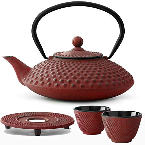 Teekanne asiatisch Gusseisen Set rot 1.25 Liter mit Edelstahl Tee-Filter Sieb-Einsatz für losen Tee mit Stövchen und Teebecher (2 Tassen)