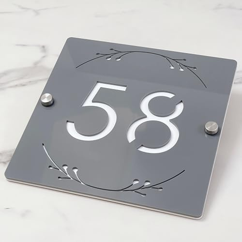 Plaque de Numéro de Maison en Acrylique Creux 3D avec Design Floral Ornemental – Plaque d’Adresse Personnalisée Gravée au Laser pour Mur, Plaque de Numéro de Porte Flottante à Finition Mate (Gris