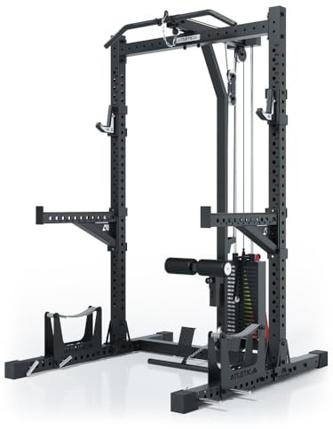 Atletica R7 Rider | Steckgewichte Version | Squat Rack mit Latzug mit Steckgewichte kaufen. 95kg Steckgewichte am Latzug. Ersetzt nahezu EIN Vier Pfosten Power Rack Größe 203 cm