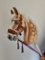 Hobby Horse Trense Hakamore Zaumzeug, Trense inkl. Zügel und mit Fell unterlegt, Steckenpferd, Spielpferd, Zubehör, Spieltrense, Spielzeugtrense für hobbyhorsing