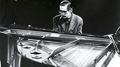 French Unicorn Poster Bill Evans Pianist Schwarz und Weiß Zigarette Jazz Piano