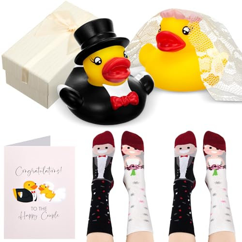 Namalu Mr & Mrs Badeenten Hochzeitsgeschenk Set in Box - Enthält 2 Braut und Bräutigam Enten, 2 Paar Hochzeitssocken und Grußkarten, Lustiges Geschenk für Brautpaar, Verlobung oder Hochzeit