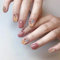 SJUIEO Lot de 24 faux ongles courts pour femme - Motif floral - Amandes françaises ovales - Rouge artistique - Kit de manucure - DIY élégant
