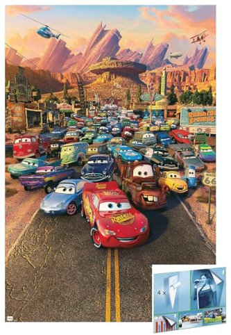 Cars - Pixar Poster (Hauptmotiv - Alle Charaktere - Lightning McQueen & Freunde) (Größe: 61cm x 91,5cm) (Poster & Poster Strips)