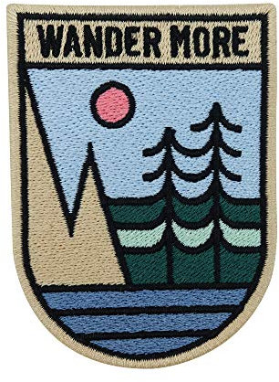 Finally Home Adventure Collection: Wander More Berge Patch zum Aufbügeln | Wandern Outdoor Patches, Baum, Sonne, Berge Bügelflicken, Wanderer Flicken, Aufnäher auch für Rucksäcke geeignet