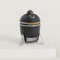 Kamado Little Kokko 13 - Nouvelle édition Compact et facilement déplaçable (31 x 45cm) Inclus : trepied en inox très stable et design Diamètre de la grille : 26 cm Noir intense
