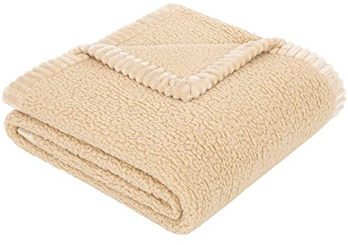 s.Oliver Decke 150x200 cm - Kuscheldecke mit Teddyfell beige, angenehm leicht und kuschelweich