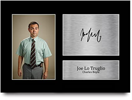 HWC Trading A4 Joe Lo Truglio Brooklyn Nine-Nine Geschenke Gedrucktes Signiertes Autogramm Foto für Fans von Fernsehshows