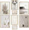 ARTFAVES® Poster Set - BEIGE DREAMS - mehrteilige Wanddeko Wohnzimmer & Schlafzimmer - 8 moderne Wandbilder Pampasgras, Meer, Strand, Achtsamkeit, Yoga - mit Rahmen Eiche